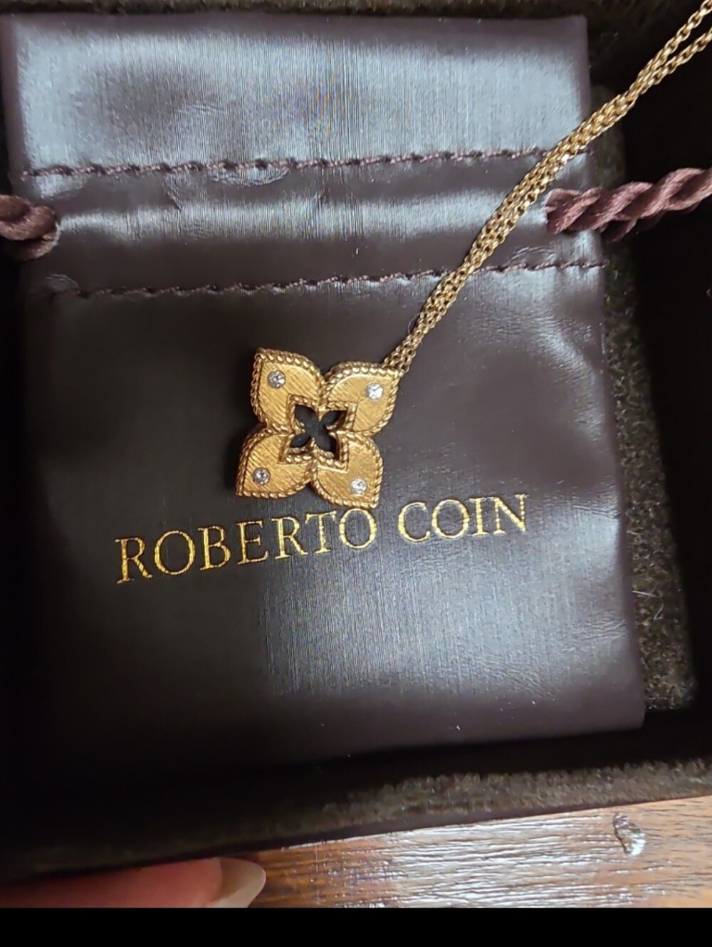 Roberto Coin Gold Flower Pendant Necklace in Gold with Black Accent